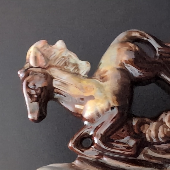 VGT,Elegant Brown Glazed Ceramic Horse Sculpture/Vase. - Picture 5 of 10